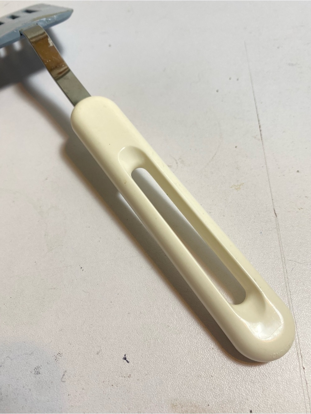 VTG Bonny USA Slotted Spatula Turner Blue Head White Plastic Handle Stainless - Picture 6 of 10